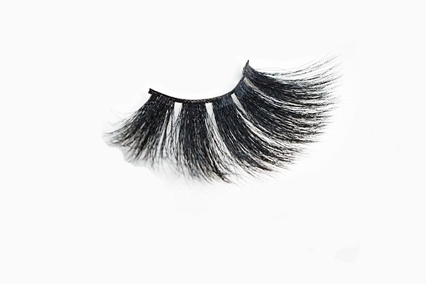 25mm mink lashes Illusional Ultra Glam Mink Lashes by Avaná Beauty