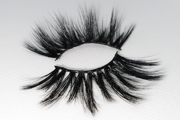 Pretty-Pixie-Ultra-Glam-Lashes-by-AvanaBeauty-Strip